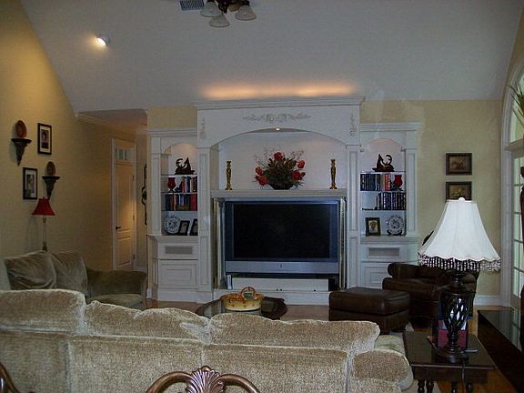 2nd image of 5194 Oak Dr