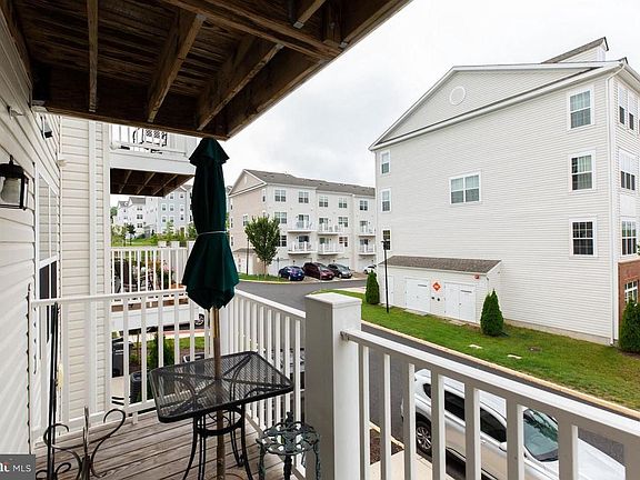 3rd image of 3009 Chesapeake Dr
