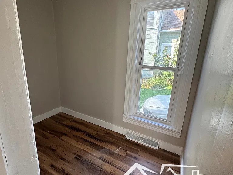 330 W 10th Ave #A — Photo 4