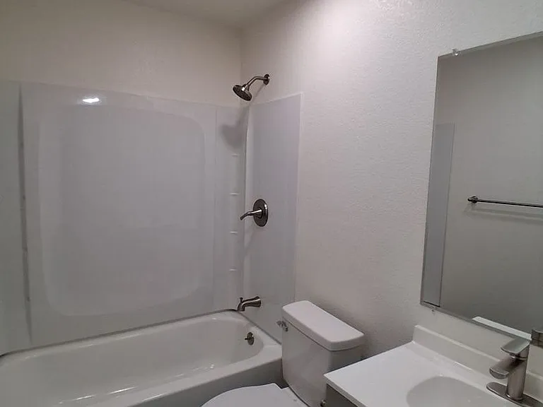 EastGate Gardens Apts — Photo 19