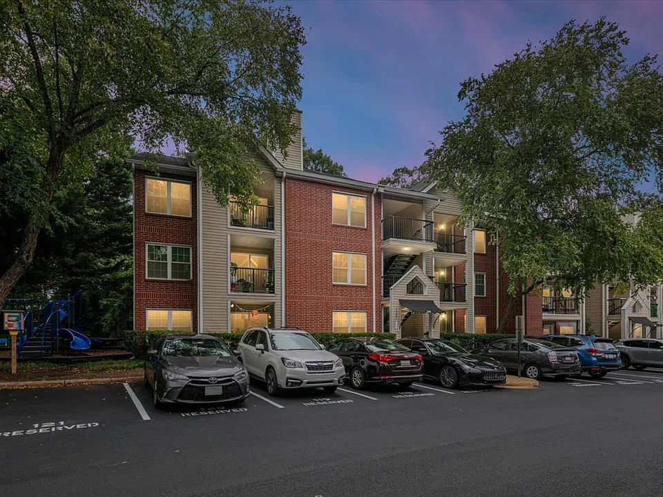3303 Wyndham Cir #146