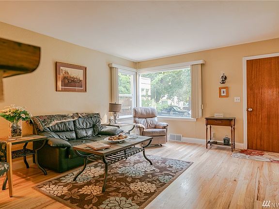 3rd image of 418 Pioneer Dr