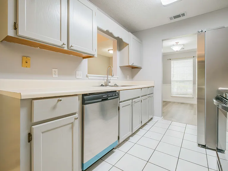 655 Osprey Dr — Photo 9