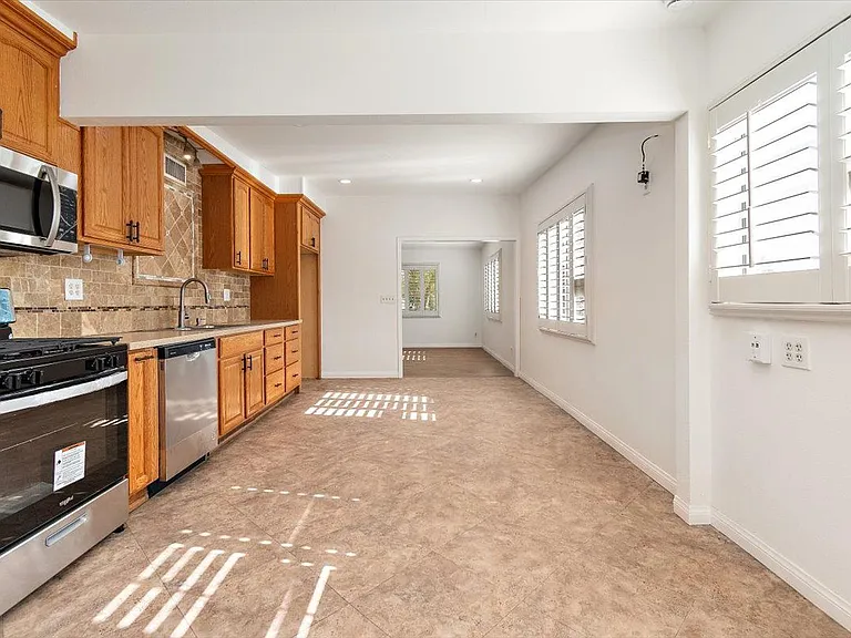 4270 Woodward Ave — Photo 5
