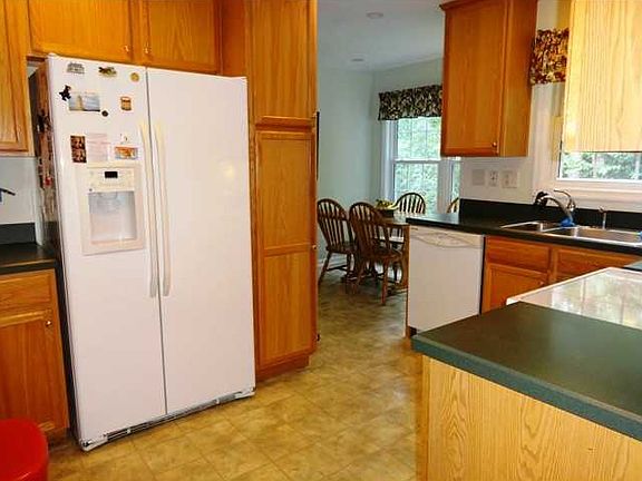 4th image of 3336 Dartmoor Ct