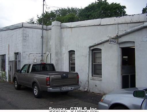 2nd image of 195 Silver Ln