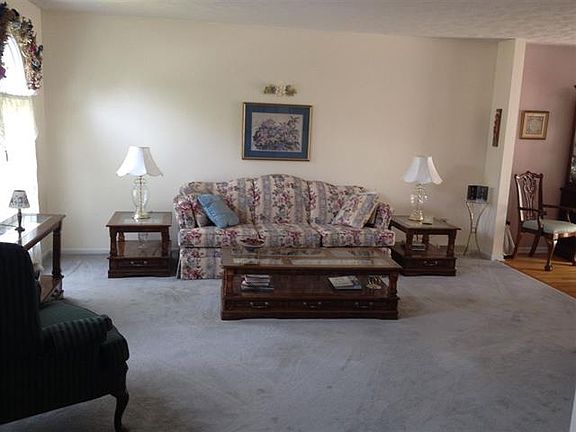4th image of 16 Valleywood Dr