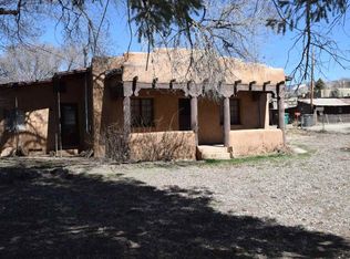 106 De Teves Ln, Taos, NM 87571