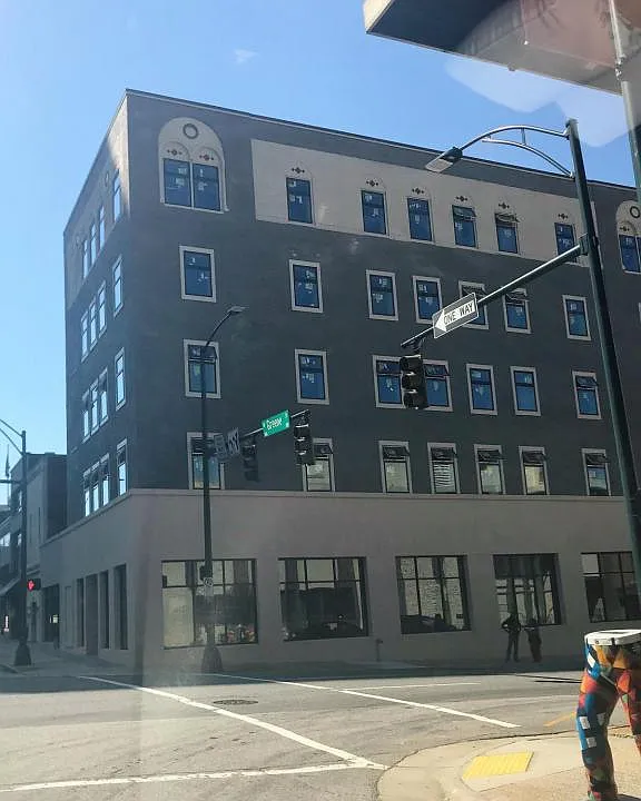 127 N Greene St #401