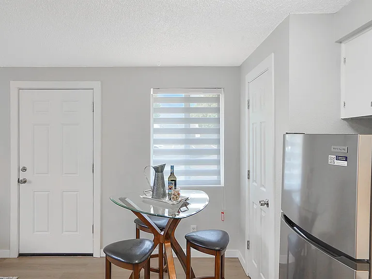2339 Lee St SE — Photo 9