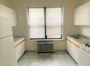 31-61 33rd St #F2, Astoria, NY 11106