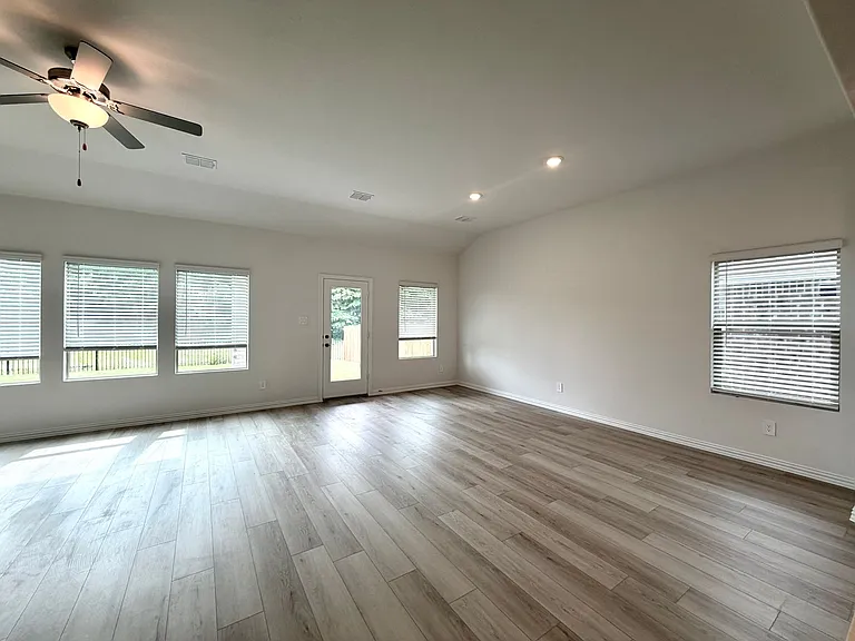 6305 Timberhurst Dr — Photo 24
