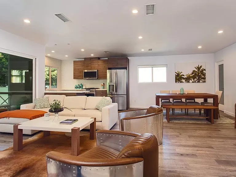 1233 Franklin St #101 — Photo 2