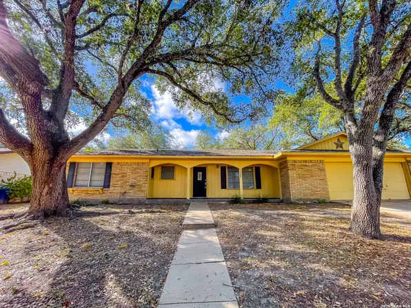1404 E INEZ ST, Beeville, TX 78102