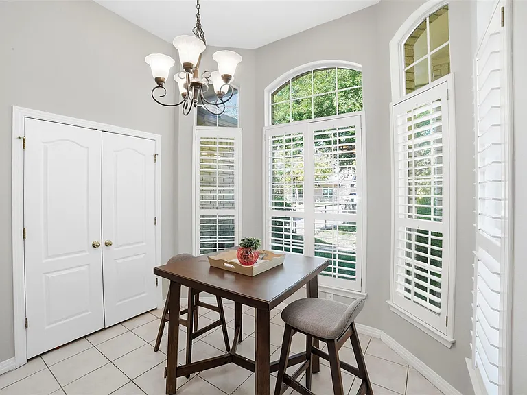 409 E Austin Ave — Photo 13