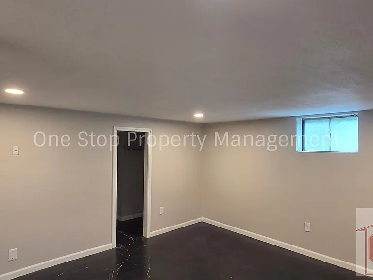 2111 N 49th St — Photo 23