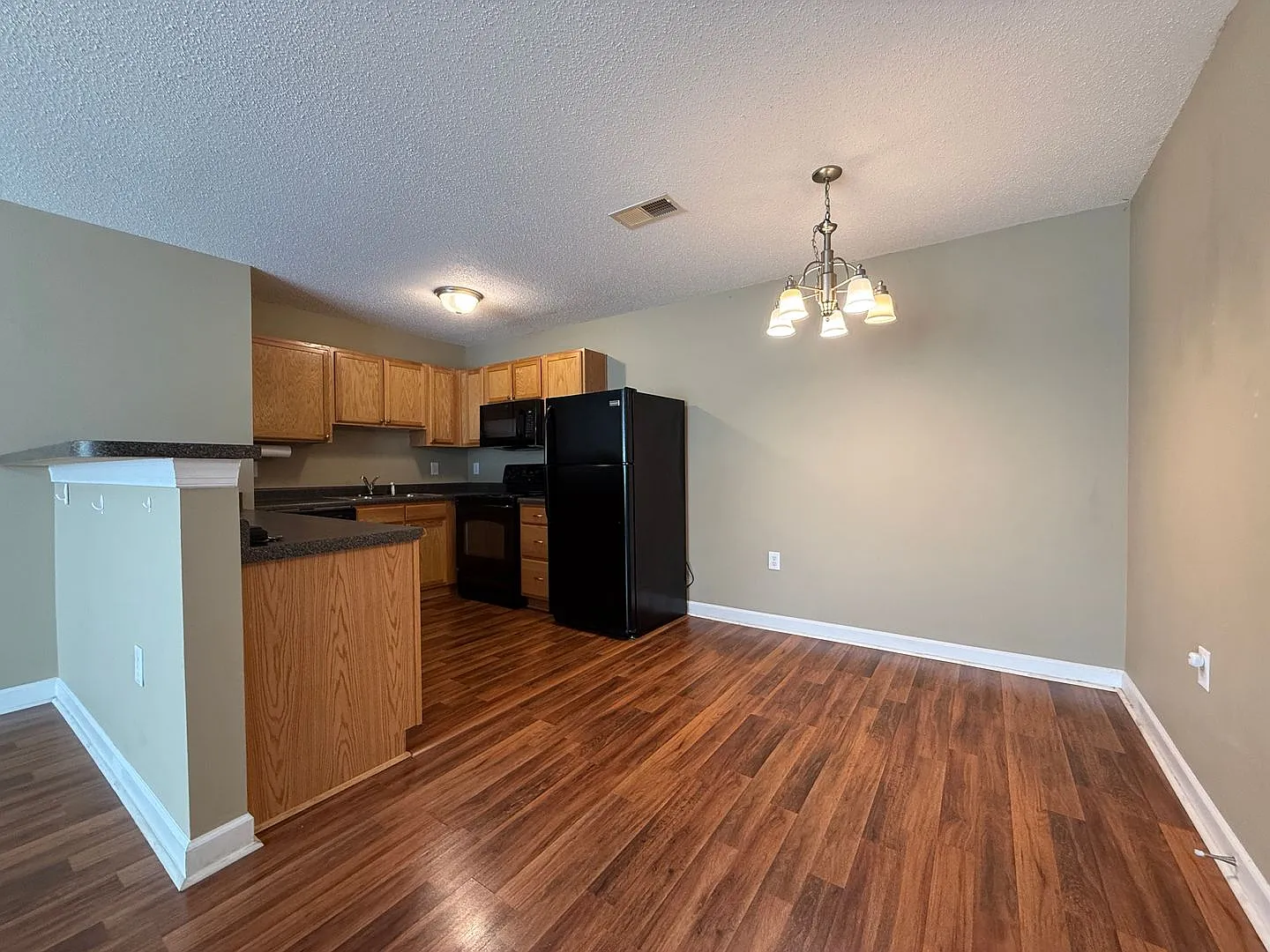 1860 Crest Hollow 203 — Photo 4