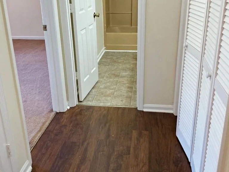 Creekwood Apartments — Photo 8