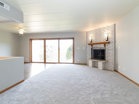 2nd image of 15725 Deerfield Ct