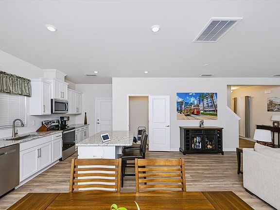 5th image of 1528 Rhodes Pond St