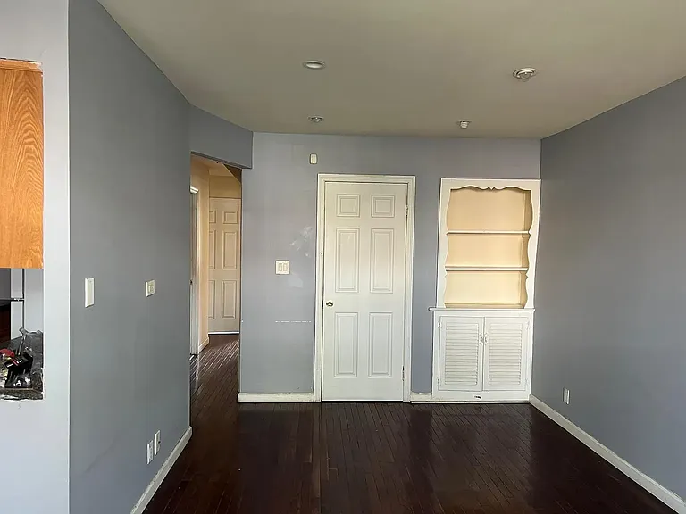 1354 E 87th St #1 — Photo 8