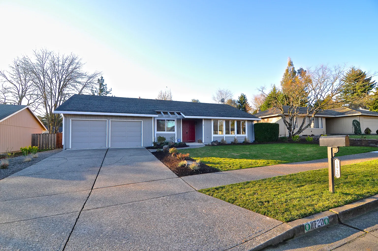11720 SW Robbins Dr photo 1