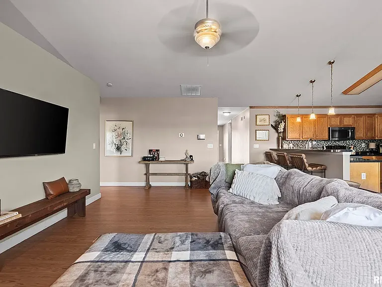 2721 Carl Prairie Dr — Photo 25