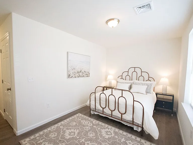 Apartments On Main — Photo 27