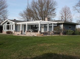 809 S Harkless Dr, Syracuse, IN 46567