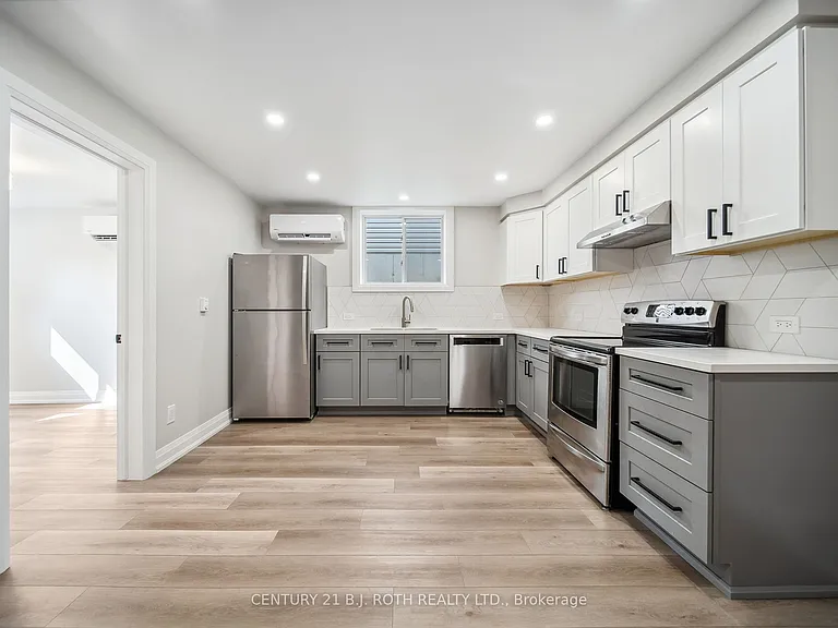14 Christine Pl #LOWER — Photo 1