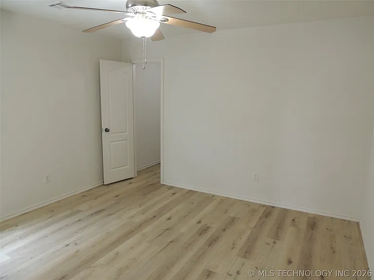 4416 W Indianola St — Photo 53