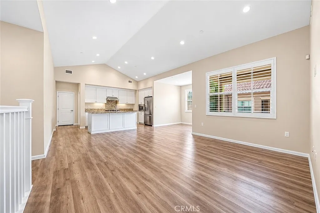 2 bed, 1301 sqft, $4,300 — Photo 4