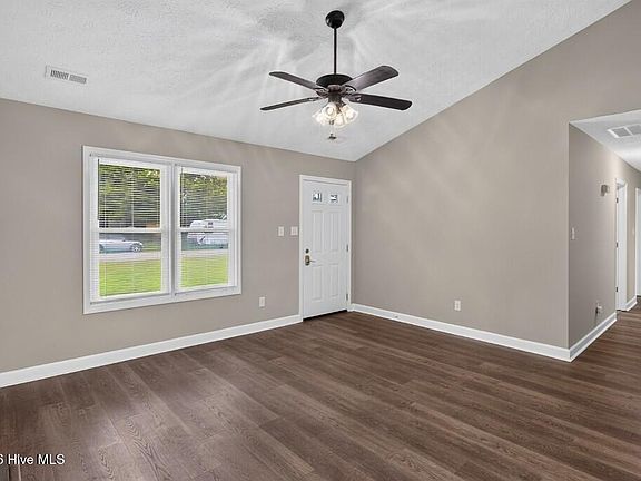 4th image of 415 Cottonwood Court