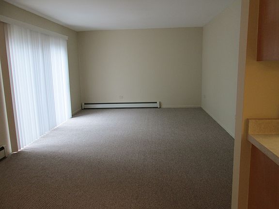 5th image of 555 Deepwoods Dr APT 3C