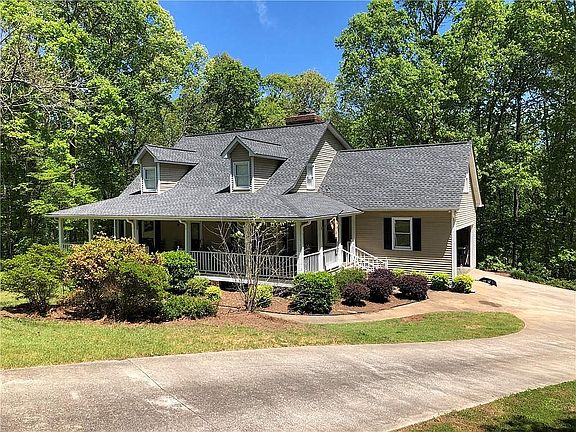 2nd image of 3270 Creekside Dr SE