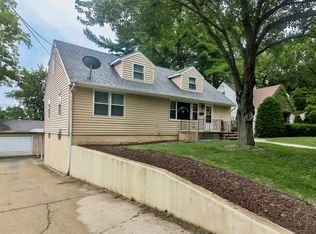 1609 Brownwood Dr, Rockford, IL 61107