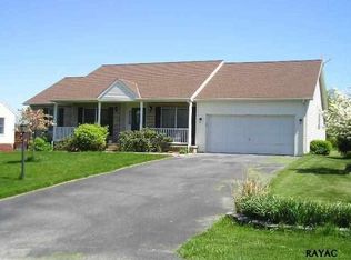 48 Country Dr, Gettysburg, PA 17325