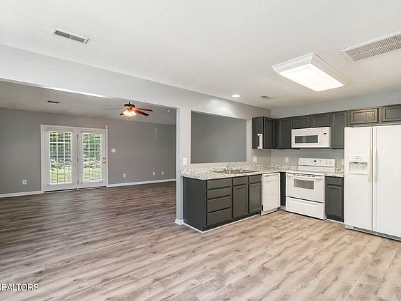 4th image of 7042 La Christa Way