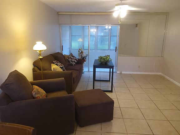 3rd image of 10 Golfs Edge APT A