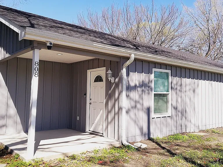 808 S Bois D Arc St — Photo 1