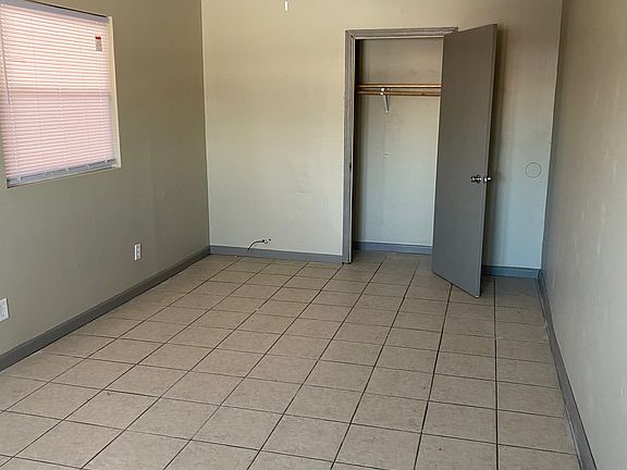 5th image of 2 Brookhaven Dr