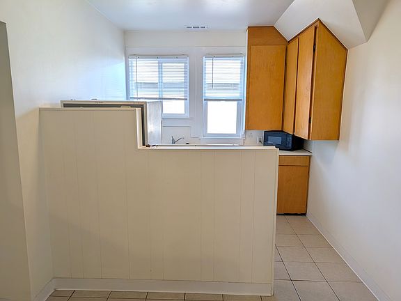 5th image of 8928-8934 N Kellogg St #8930