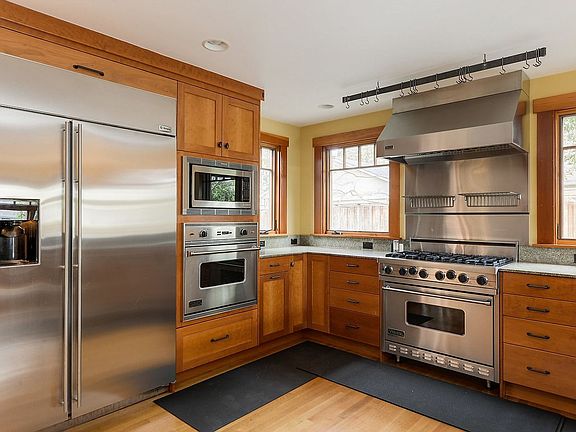 3rd image of 393 Maclane St
