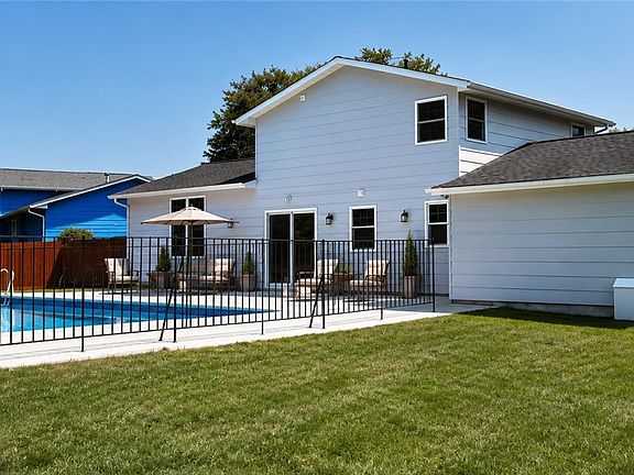 3rd image of 18 Riviera Dr