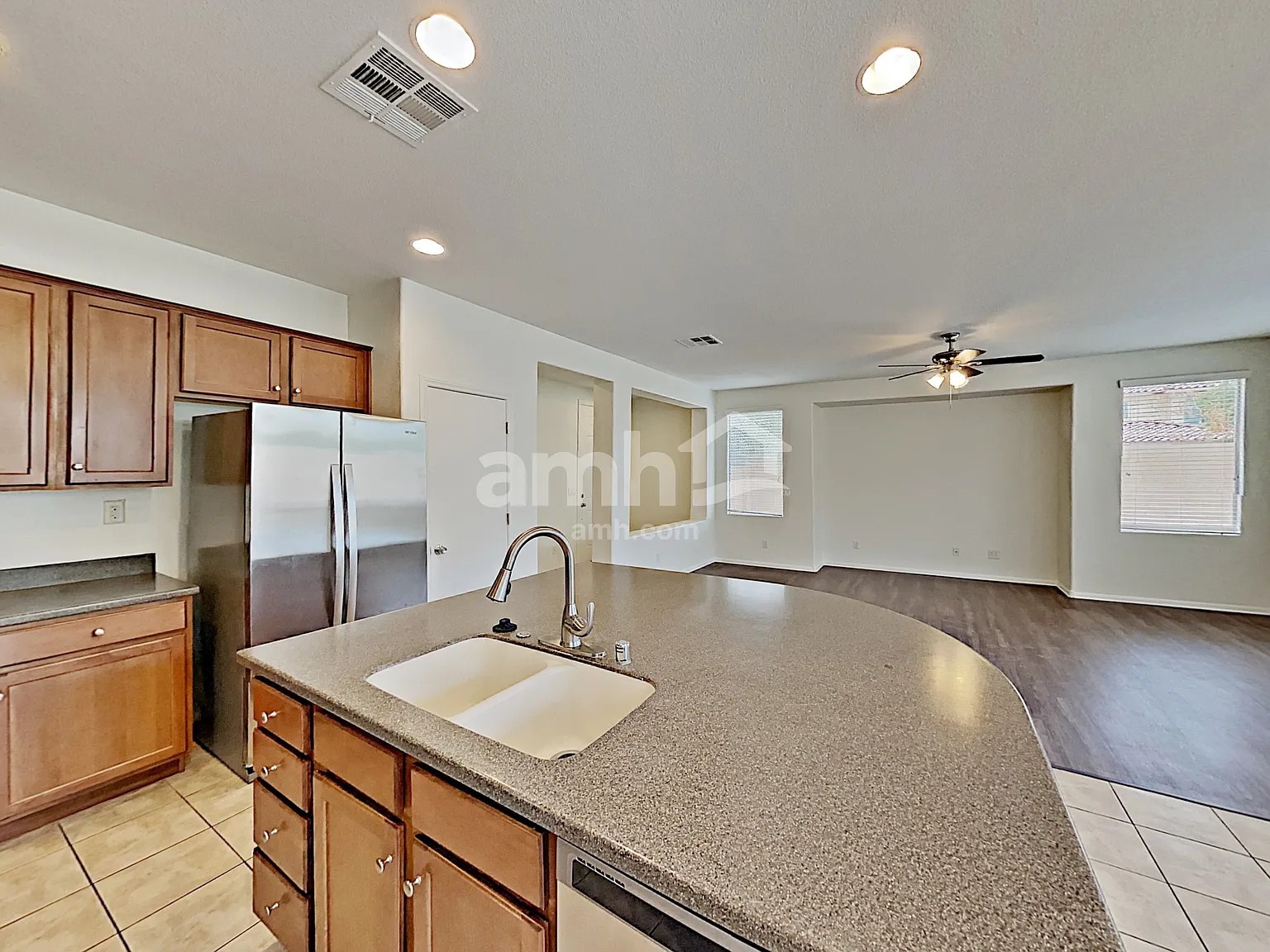 3 bed, 2.5 bath, 1700 sqft, $2,135 — Photo 4