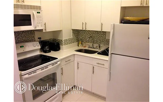 Rented by Douglas Elliman | media 42