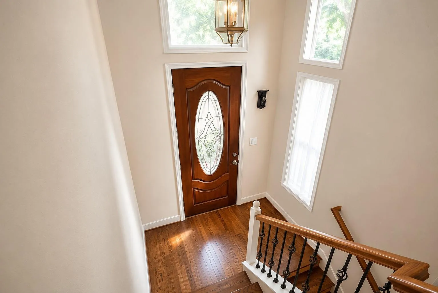 3 bed, 3.5 bath, 2058 sqft, $2,900 — Photo 2