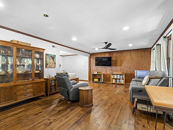 4th image of 1035 Riverview Rd