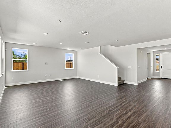 4th image of 1170 Basecamp Dr