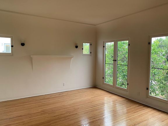 3rd image of 3109 1/2 Silver Lake Blvd